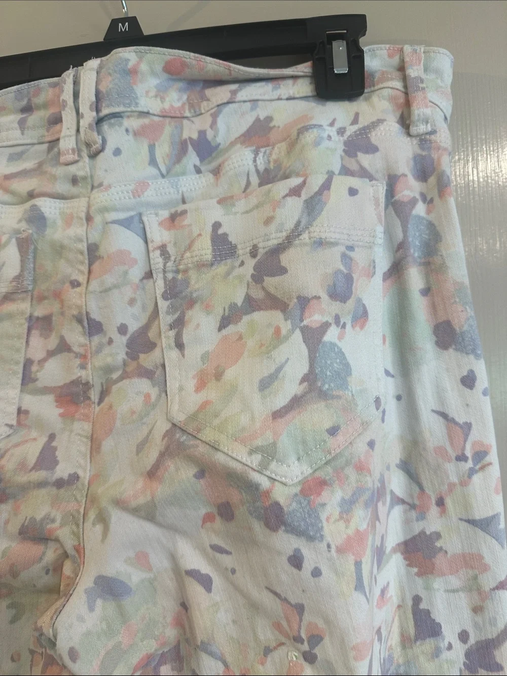 Gloria Vanderbilt White Cropped Floral Peddle Pushers- Long Shorts